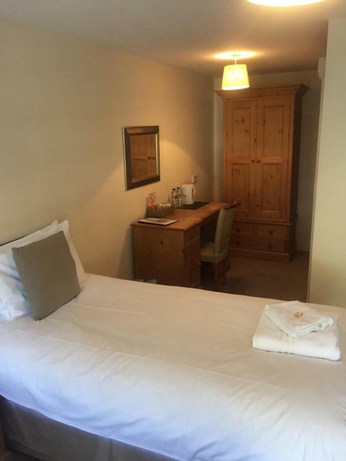 The St Crispin Inn Worth  Extérieur photo
